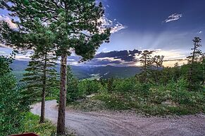 Mountain View Retreat 4 Bedroom Home by RedAwning