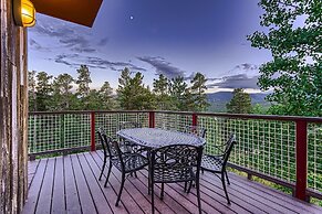 Mountain View Retreat 4 Bedroom Home by RedAwning