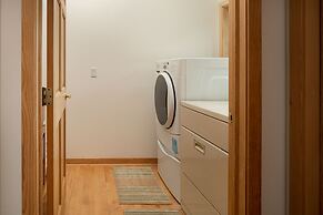 Lookout Lodge In Wondervu 4 Bedroom Home by RedAwning