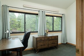 Lookout Lodge In Wondervu 4 Bedroom Home by RedAwning