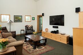 Lookout Lodge In Wondervu 4 Bedroom Home by RedAwning