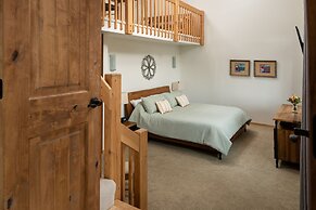 Lookout Lodge In Wondervu 4 Bedroom Home by RedAwning