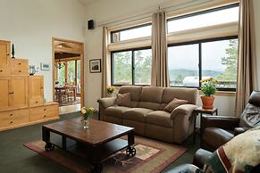 Lookout Lodge In Wondervu 4 Bedroom Home by RedAwning