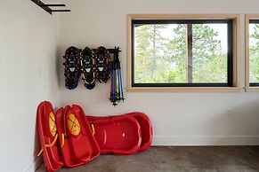 Lookout Lodge In Wondervu 4 Bedroom Home by RedAwning