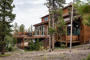 Lookout Lodge In Wondervu 4 Bedroom Home by RedAwning