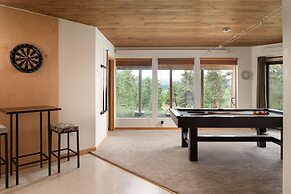 Lookout Lodge In Wondervu 4 Bedroom Home by RedAwning