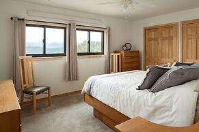 Lookout Lodge In Wondervu 4 Bedroom Home by RedAwning