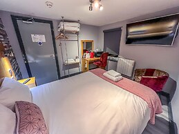 No. Twenty Hotel & Bar