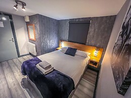 No. Twenty Hotel & Bar