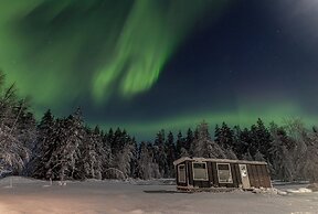 Old Pine Husky Lodge