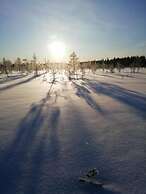 Old Pine Husky Lodge