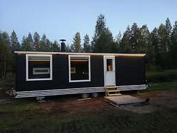 Old Pine Husky Lodge