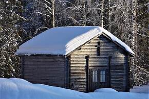 Old Pine Husky Lodge