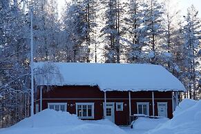 Old Pine Husky Lodge