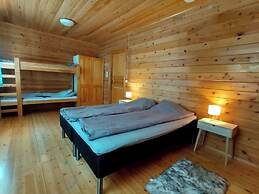 Old Pine Husky Lodge