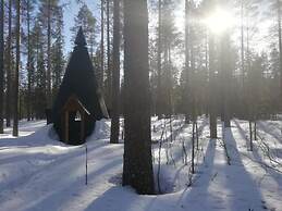 Old Pine Husky Lodge