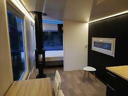 Old Pine Husky Lodge