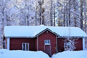 Old Pine Husky Lodge