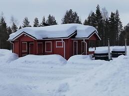 Old Pine Husky Lodge