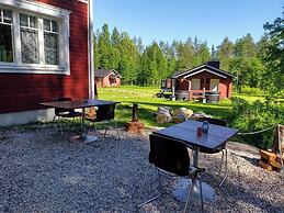 Old Pine Husky Lodge