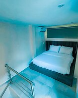 1 bedroom penthouse on the beach ikate