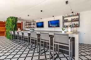 Lux Condo with Stunning Miami Views