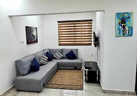 Charming Quiet & Cozy Close to Highway