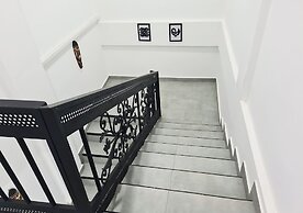 Charming Quiet & Cozy Close to Highway