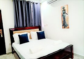 Charming Quiet & Cozy Close to Highway