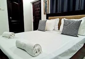 Charming Quiet & Cozy Close to Highway