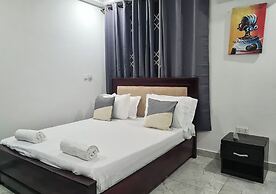 Charming Quiet & Cozy Close to Highway