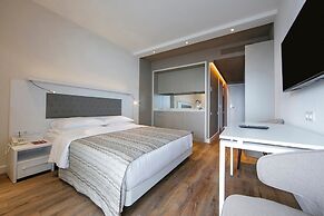 Epica Luxury Suit