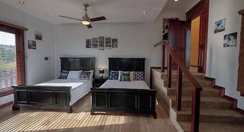 Casa Amarillo Jaco Costa Rica