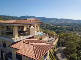 Casa Amarillo Jaco Costa Rica