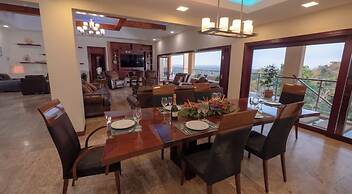 Casa Amarillo Jaco Costa Rica