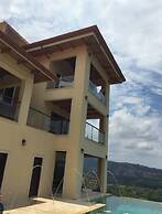 Casa Amarillo Jaco Costa Rica