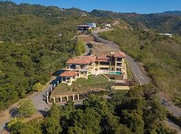 Casa Amarillo Jaco Costa Rica