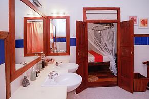 South Point Cottage - Whole Villa 3 Bedrooms (Sleeps 6)