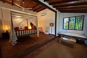 South Point Cottage - Whole Villa 3 Bedrooms (Sleeps 6)