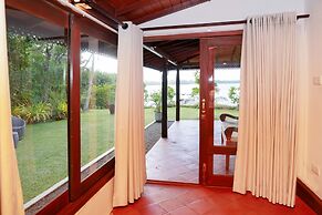 South Point Cottage - Whole Villa 3 Bedrooms (Sleeps 6)