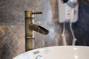 Amanda Grand Lux Cruises Ha Long Bay