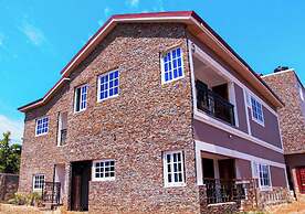 Comfy & Cozy Hideout  Close to Highway