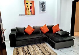 Comfy & Cozy Hideout  Close to Highway