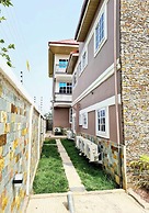 Comfy & Cozy Hideout  Close to Highway