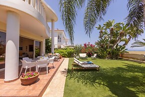 Larnaca Chelidonia Seafront Villa
