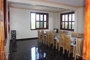 Montane Safaris Hotel