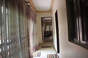 Montane Safaris Hotel