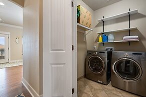 Pelicans Landing 2 Bedroom Home by RedAwning