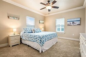 Pelicans Landing 2 Bedroom Home by RedAwning