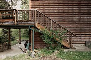 77mbr - Wi-fi - Fireplace - Pets Ok - Bbq 3 Bedroom Cabin by RedAwning